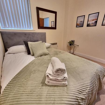 2 Bedroom - City Centre Location - Perfect For Family'S แบรดฟอร์ด ภายนอก รูปภาพ