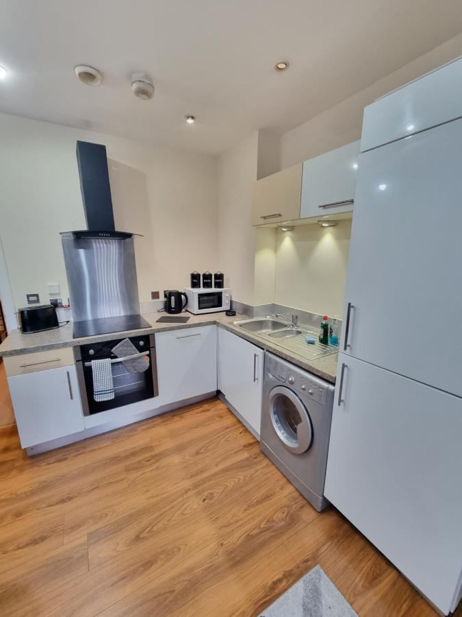2 Bedroom - City Centre Location - Perfect For Family'S แบรดฟอร์ด ภายนอก รูปภาพ