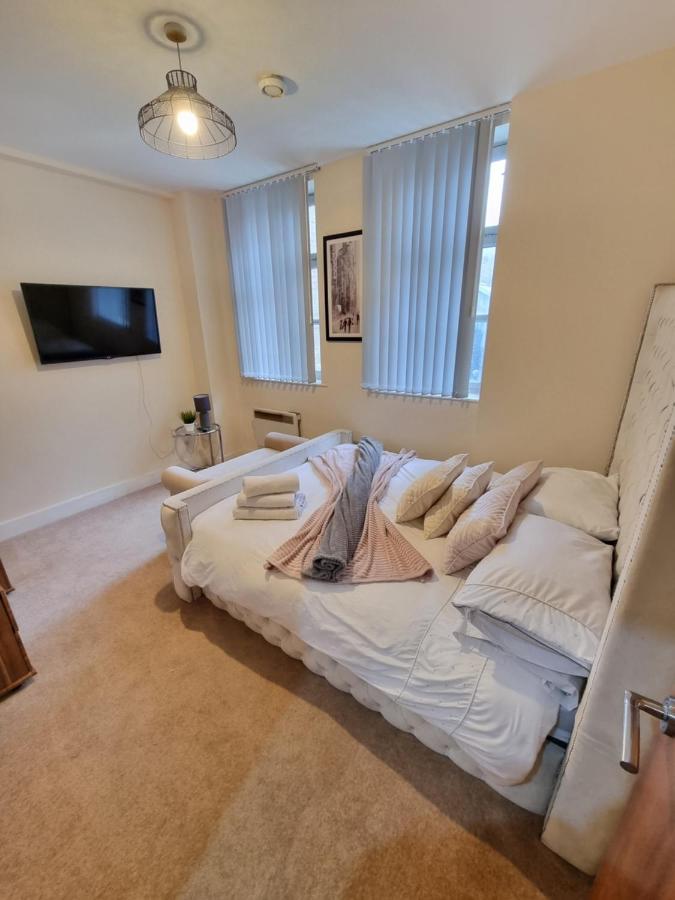 2 Bedroom - City Centre Location - Perfect For Family'S แบรดฟอร์ด ภายนอก รูปภาพ